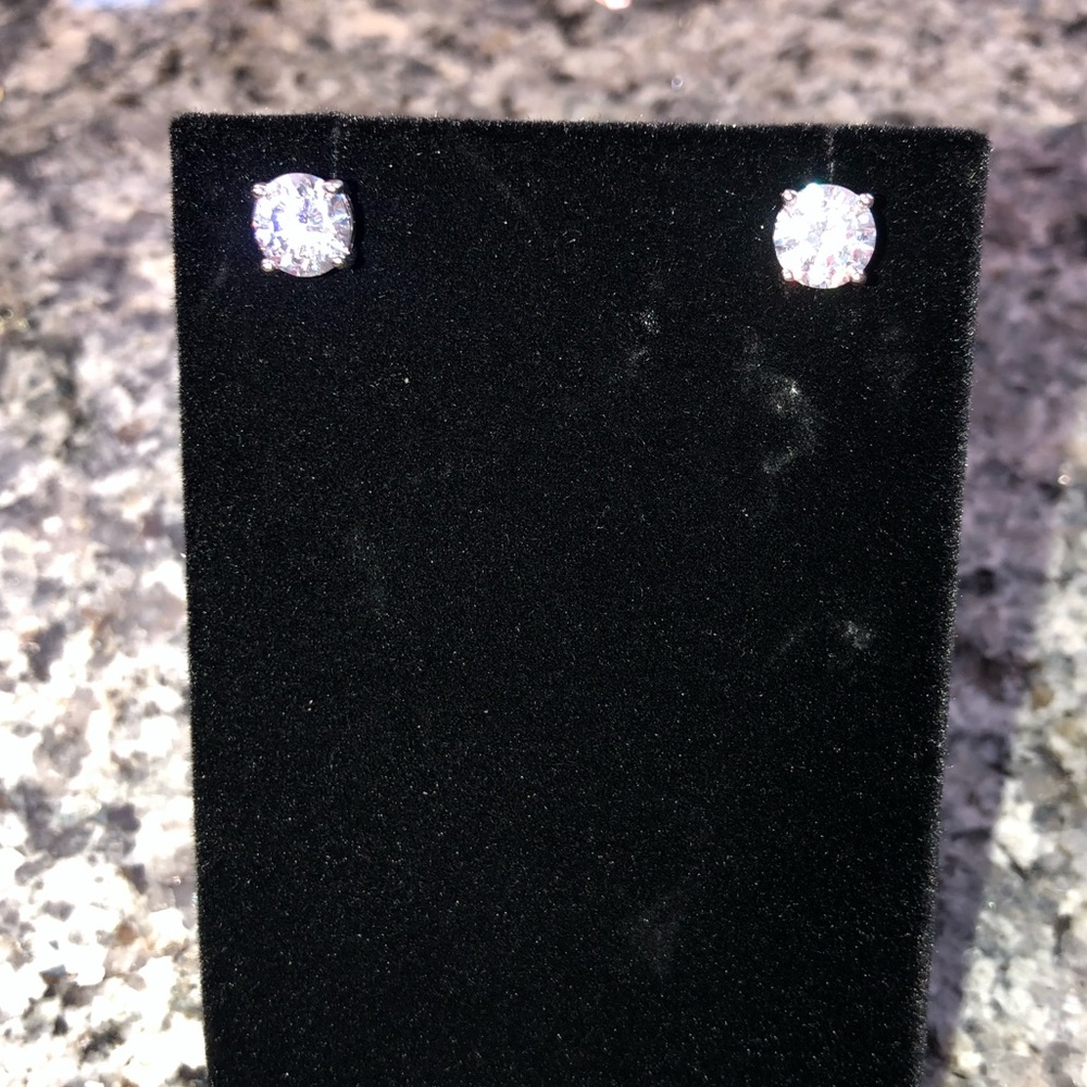 1ct Round Solitaire Earrings - Picture 5 of 6